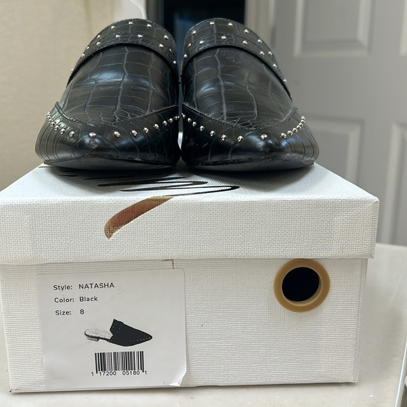 Size 8 shoes. Only worn twice so am selling since I don’t use them - Picture 4 of 4